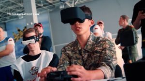 Veteranii de război instruiesc asamblarea și operarea dronelor militare