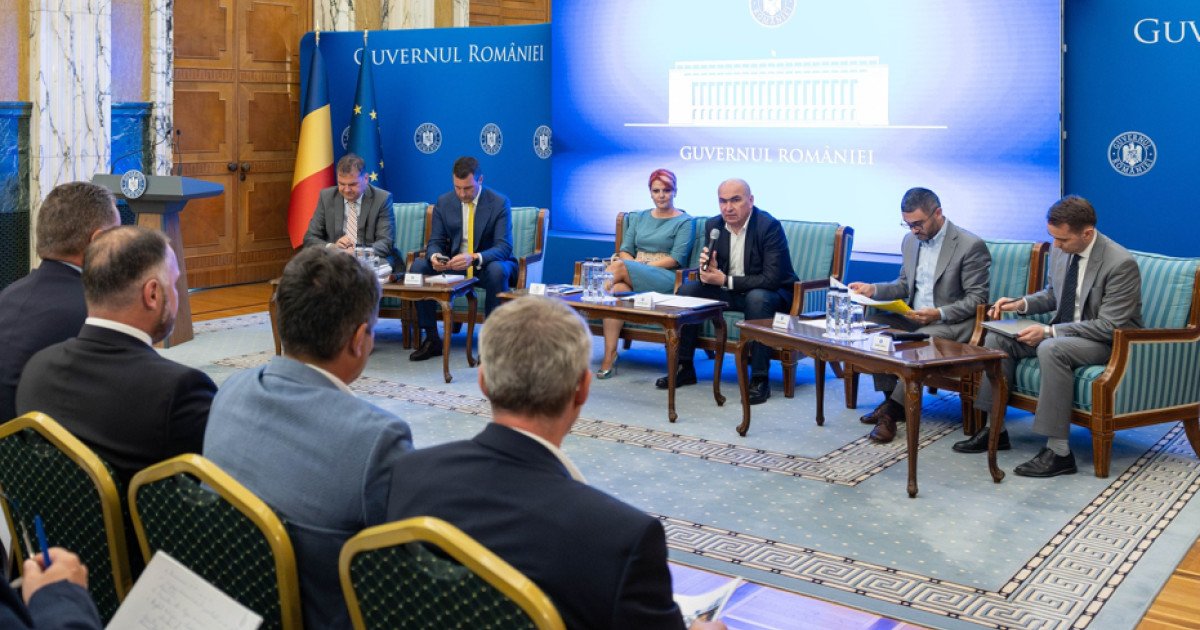 Sindicatele din administraţie amenință cu greva generală, revoltate de „cel mai mare val de concedieri din ultimii 30 de ani”