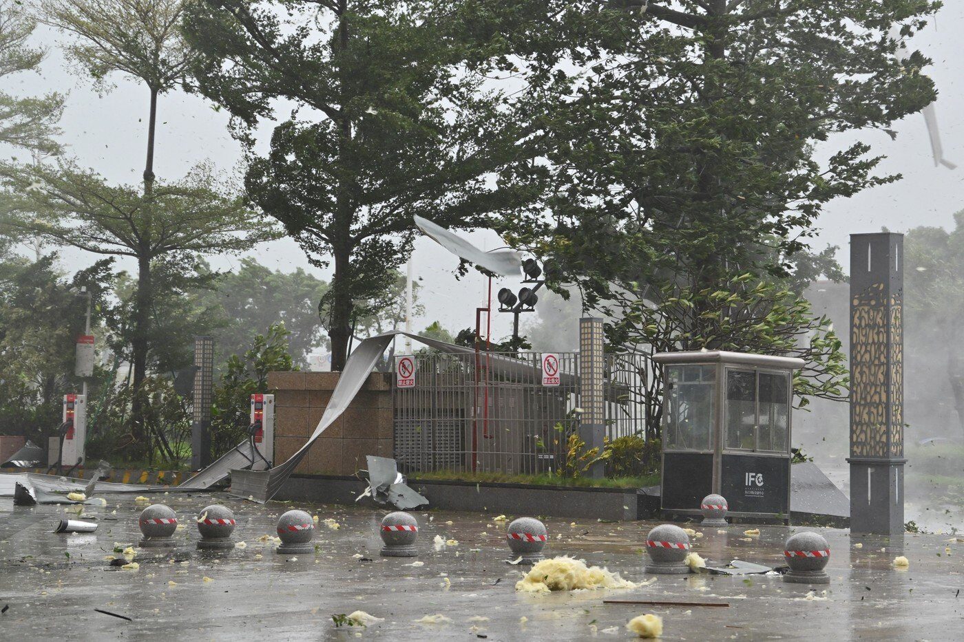 Taifunul RagasaLove a devastat sudul Chinei.
