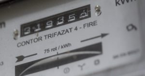 Trei furnizori de electricitate reduc tarifele sub 1,3 lei pe kwh.
