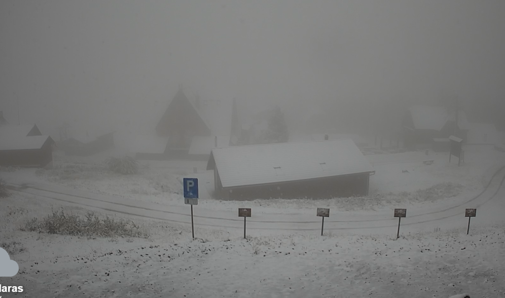 VIDEO. Ninge ca-n povești în câteva localități și zone montane din România. Transfăgărășanul e alb