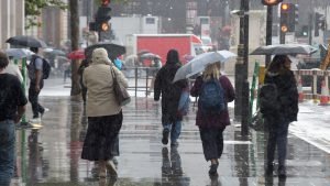 Vânturi de 130km/h amenință Marea Britanie