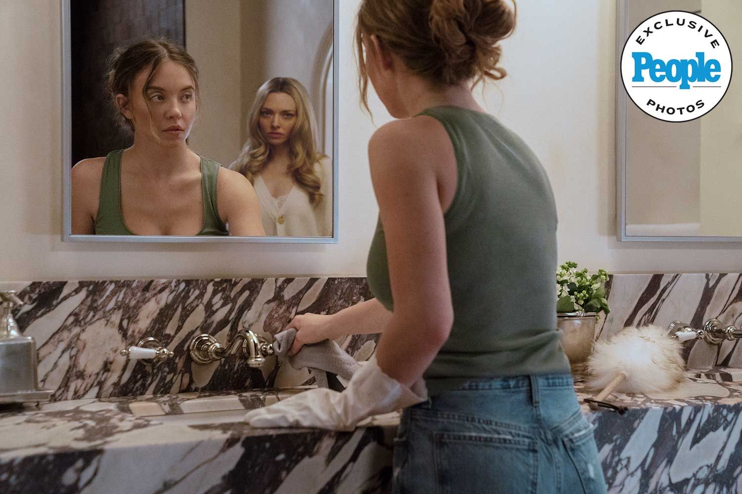 Vedeți-o pe Sydney Sweeney și Amanda Seyfried într-un nou film
