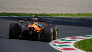 Verstappen conduce la Monza, urmat de McLaren