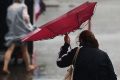 Prognoza actualizată: vremea se răcește și vin ploile. Regiunile unde va fi cod galben de averse torențiale și vânt puternic