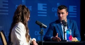 Activist Trump împușcat pe campus, decedat la spital