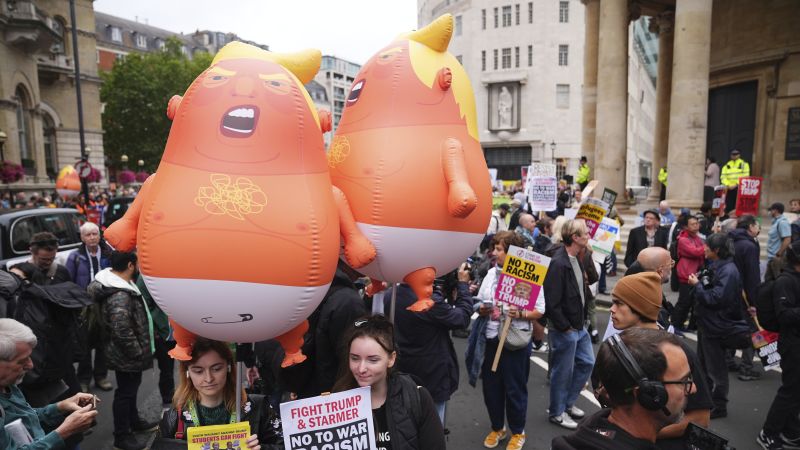 Britanicii protestează împotriva vizitei lui Trump