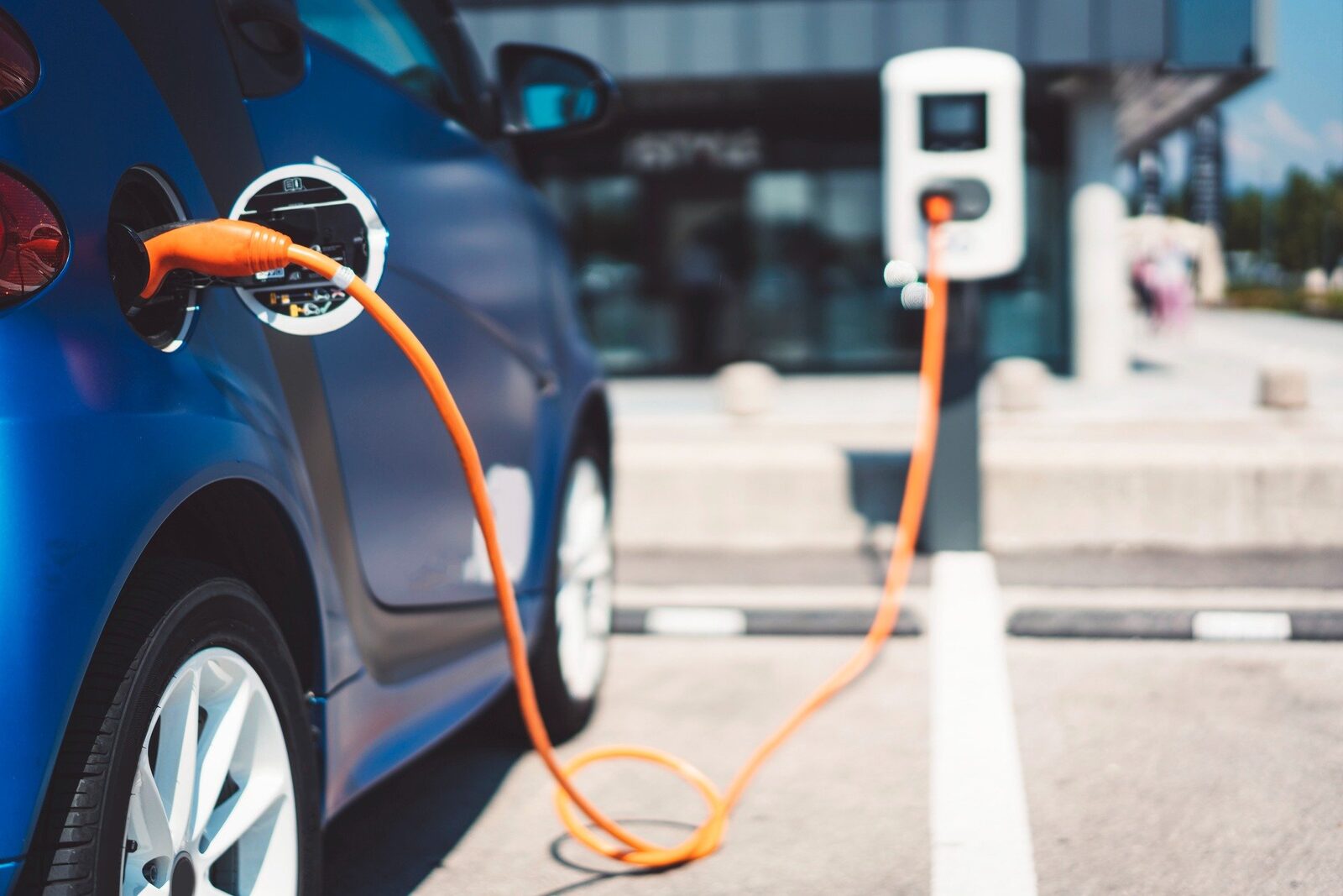 O baterie revoluționară pentru mașini electrice care se încarcă rapid.