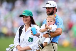 Identitatea soției lui Cameron Young.