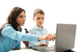 Cum să configurezi controlul parental în ChatGPT pentru protecția copilului