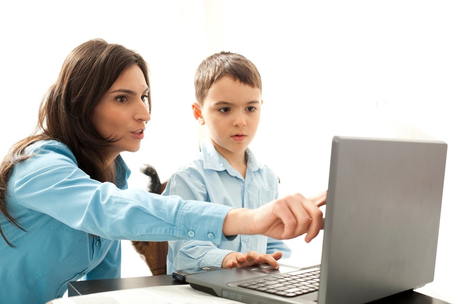 Cum să configurezi controlul parental în ChatGPT pentru protecția copilului