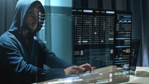 Fenomenul fraudelor telefonice: escroci pretind că sunt angajați ai instituțiilor.