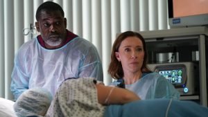 Mistere medicale, noi personaje și iubiri complicate