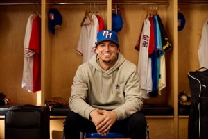 Kike Hernández apare în campania Return The Love a Discover Puerto Rico, promovând muzică și sport