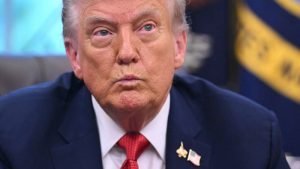 Memorandul concedierilor la Casa Albă spune că Trump ar grăbi agenda în blocaj; Democrații nu cedă