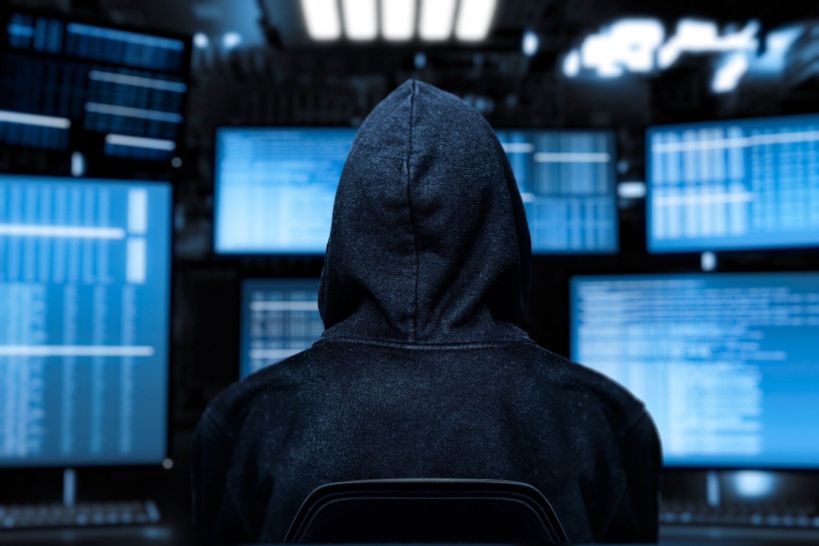 Descoperirea unei rețele criminale globale a început cu un telefon sustras