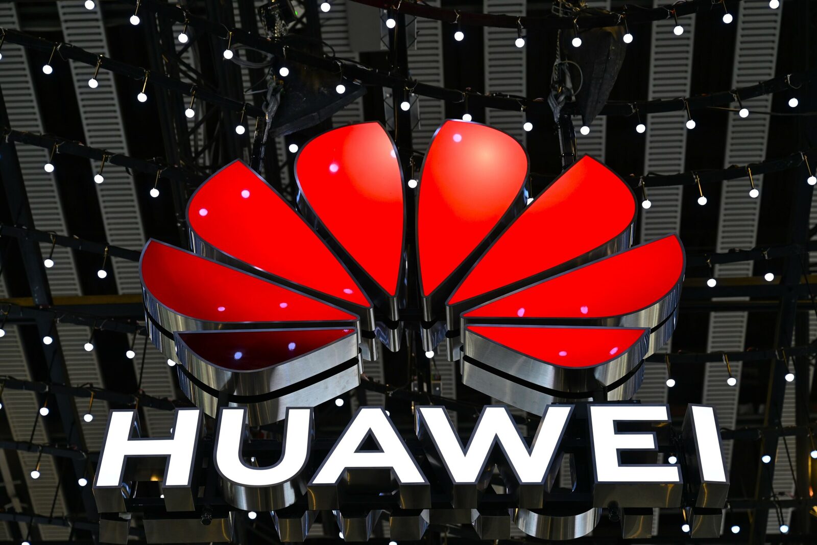 Huawei lansează supercalculatoare fără componente americane