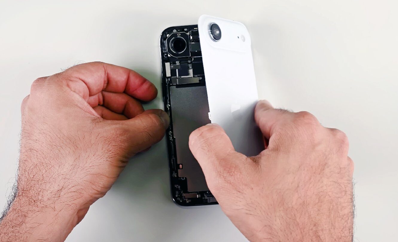 Inginerii au găsit la iPhone Air o baterie unică și un design ușor de reparat