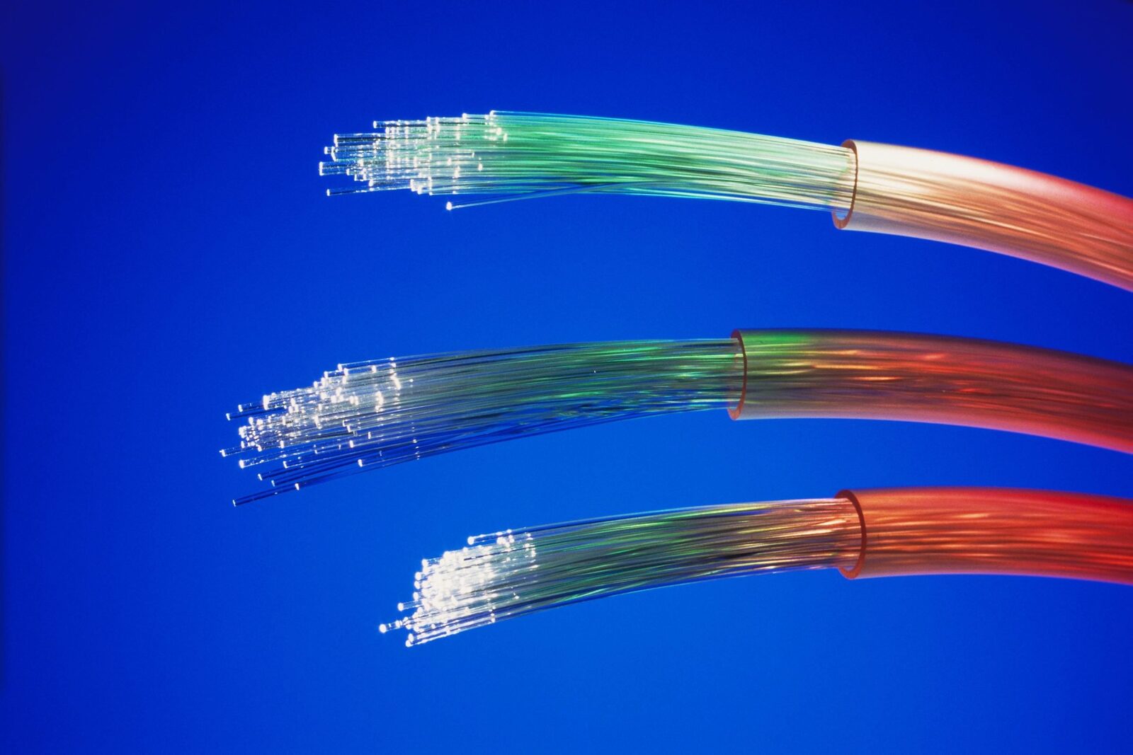 Cablurile de fibră optică „paie de sticlă” ar putea transforma viteza conexiunii la internet.