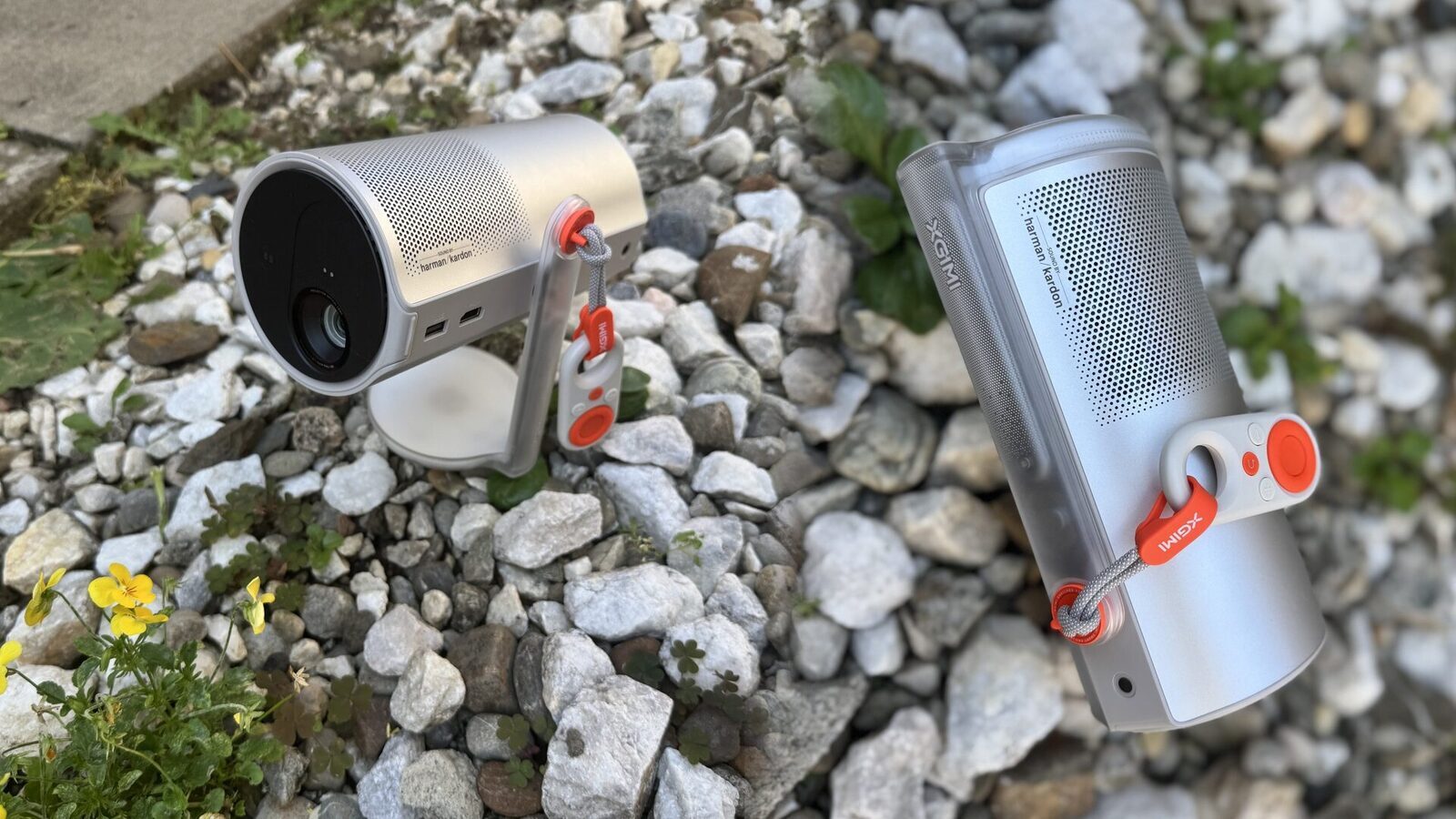 XGIMI MoGo 4: proiector portabil cu baterie și sunet Harman Kardon, ideal pentru cinema mobil.
