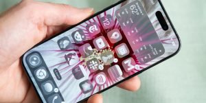 Apple dezvăluie motivul pentru care iOS 26 epuizează bateria temporar.