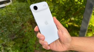 Autentifică-te pe iPhone fără parole, cu chei de acces și autentificare în doi pași.
