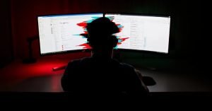 Un malware avansat exploatează Google Ads și GitHub false pentru a viza companiile IT.