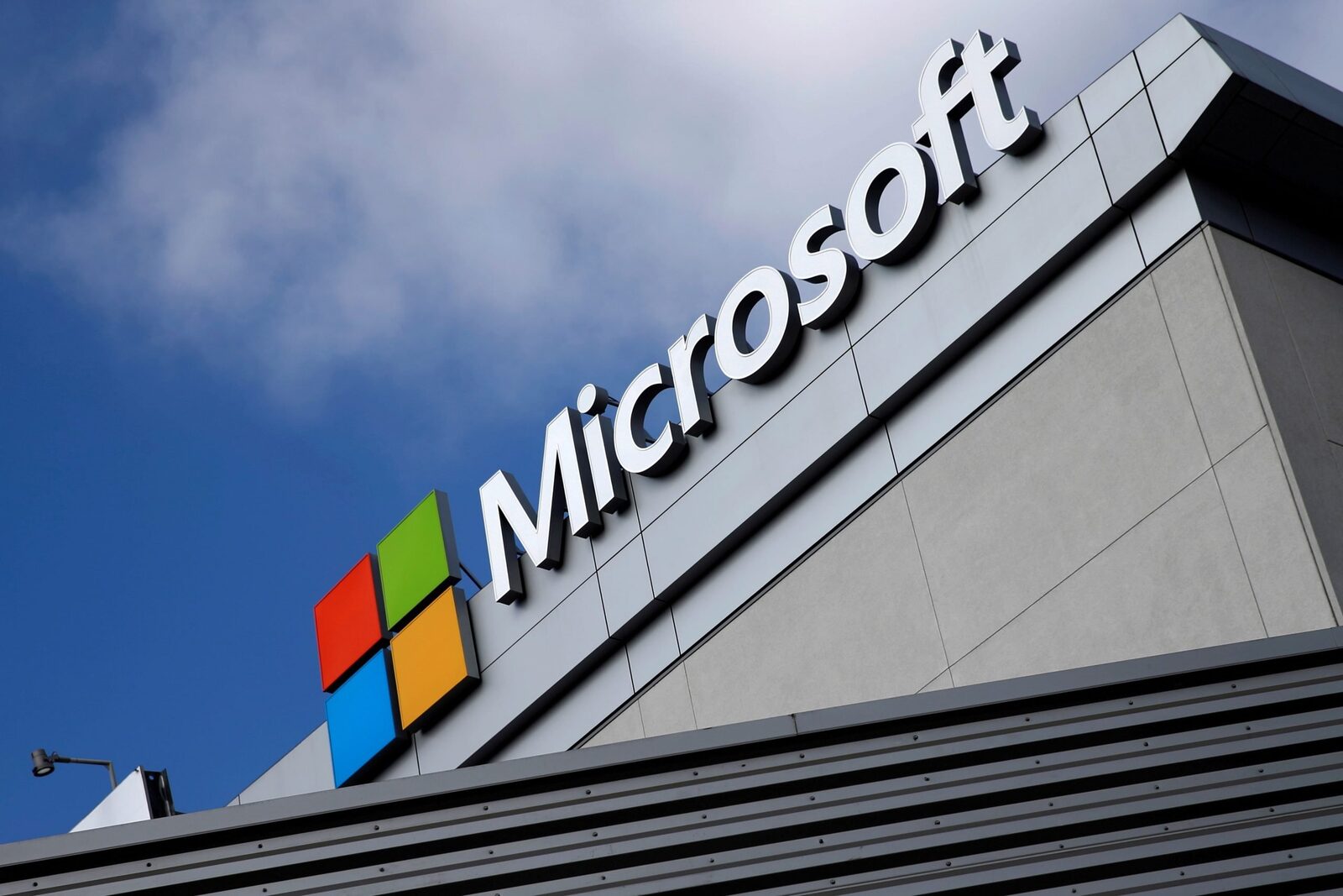 Microsoft îi convoacă pe angajați la birou de trei ori pe săptămână.