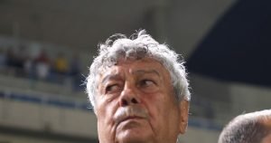 Cerere de demisie pentru Lucescu în direct