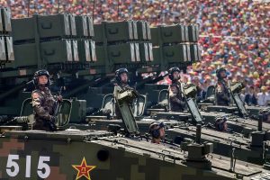 China dezvăluie arme sofisticate la parada militară, subliniind puterea sa globală.