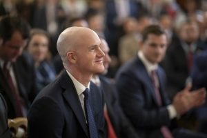 Directorul unei companii de criptomonede a dat afară programatorii care nu au adoptat rapid tehnologia AI.