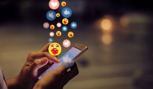 Tânăra care a renunțat 4 ani la rețele sociale ne spune ce a învățat