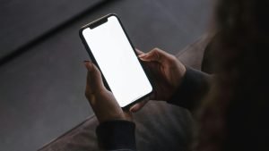 Internetul tradițional va fi îmbunătățit; fibrele optice din sticlă pot crește viteza transmisiei.