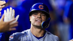 Danielle, soția lui Matt Shaw, prezintă echipamentul Cubs pentru meciul 3 cu Padres, rupând tăcerea
