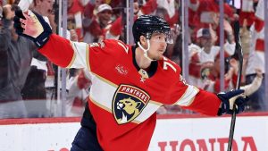 Surse: Niko Mikkola de la Panthers primește prelungire de 8 ani, 40 milioane $