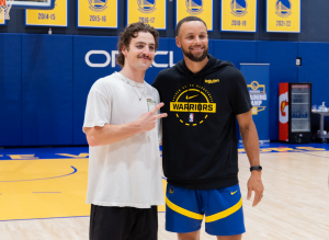 Benson Boone joacă baschet cu Steph Curry și primește un trening Warriors