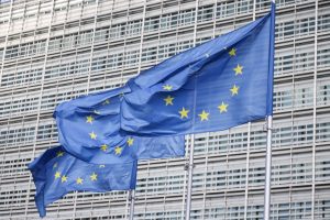 UE verifică dacă două platforme și două magazine de apps respectă regulile digitale de protecție a minorilor