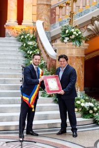<p><strong>Primăria îl sărbătorește pe maestrul Cristian – „unul dintre cei mai mari ambasadori ai Bucureștiului”, anunță primarul Stelian Bujduveanu pe Facebook</strong></p>