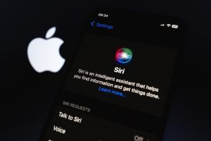 Magistratura pariziană lansează anchetă contra Apple privind capturile vocale ale lui Siri