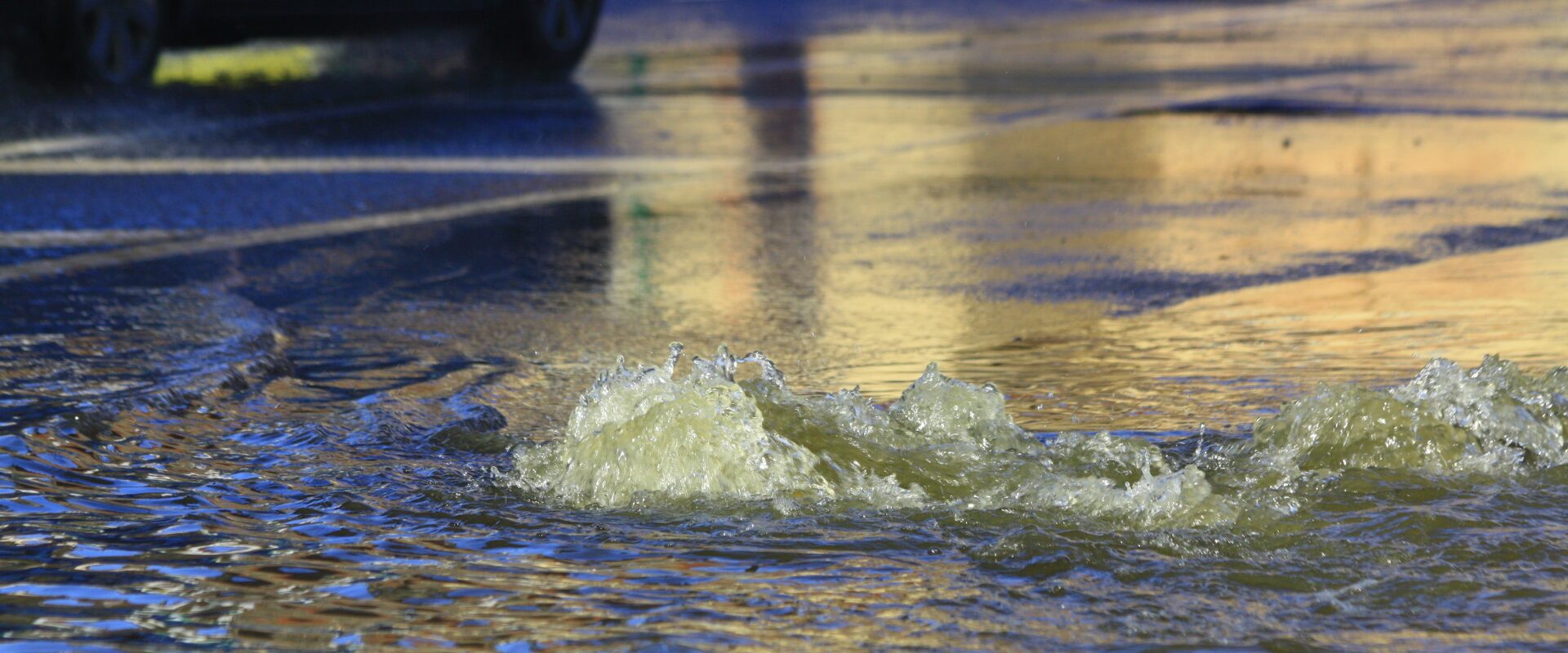 Cod roșu de ploi în județele Dolj și Olt: Ministrul Mediului convoacă comitetul de urgență CMSU, 500 de oameni mobilizați