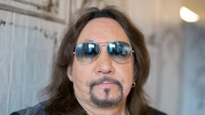 Chitaristul KISS, Ace Frehley, în stare critică din cauza unei hemoragii cerebrale