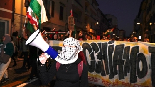 Ciocniri între poliţie şi manifestanţii pro-palestinieni la Udine, unde se desfăşoară meciul Italia-Israel. Huiduieli în timpul intonării imnului naţional israelian