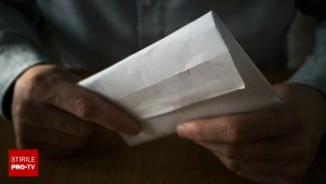 Corupție la o facultate de drept din Brașov: profesorul vindea note și licențe.