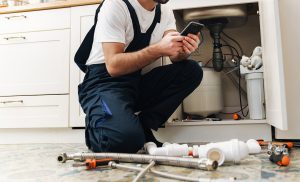 Instalatorii și electricienii adoptă ChatGPT: de la unelte manuale la soluții AI în reparații casnice