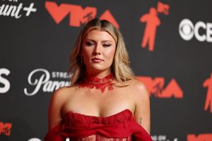 Dasha lansează EP-ul introspectiv „Anna”, îmbinând vulnerabilitatea cu puterea