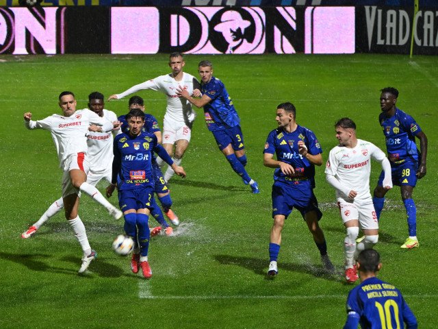 Unirea Slobozia – Dinamo 0-1. ”Câinii” au urcat pe locul 2 în SuperLiga