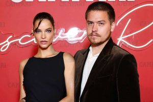 Dylan Sprouse declară că Barbara Palvin defilează cu piciorul rupt la show‑ul Victoria’s Secret