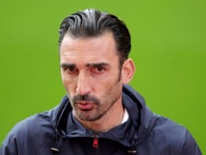 Elias Charalambous a declarat clar la conferință: „Este încheiat.”