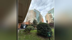 Foc intens și fum dens la un hotel din București; avertisment RO-Alert pentru locuitorii sectorului 6