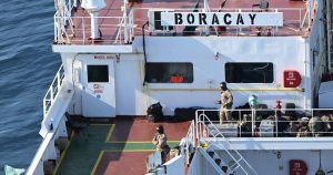 Franța reține echipajul unui petroliere din presupusul „flotă umbră” rusesc